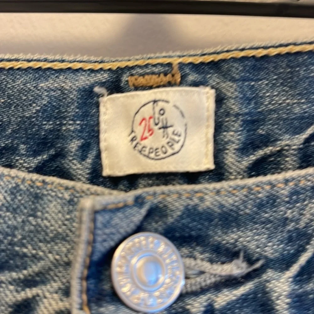 FREE PEOPLE BLUE JEANS- PREMIUM VINTAGE- SIZE 32 - Picture 3 of 3